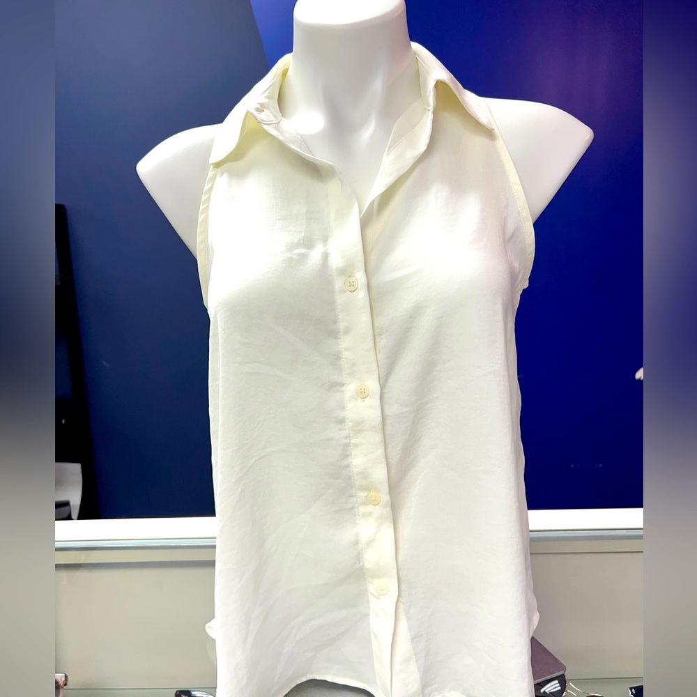 Banana Republic Top Sleeveless blouse!